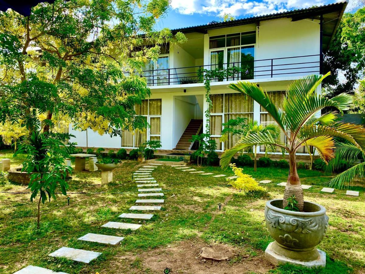 Sapphire Garden Hotel Habarana Exterior foto